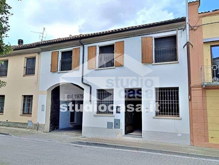 casa indipendente in vendita a Sesto ed Uniti in zona Sesto Cremonese