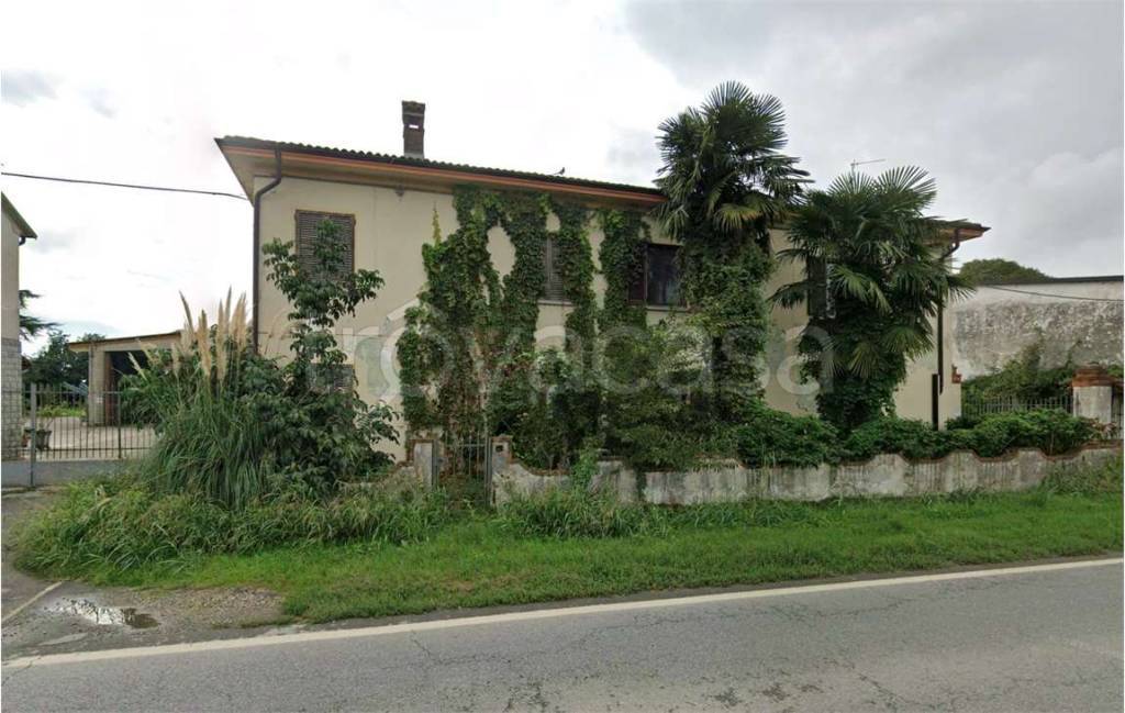 locale di sgombero in vendita a Sesto ed Uniti