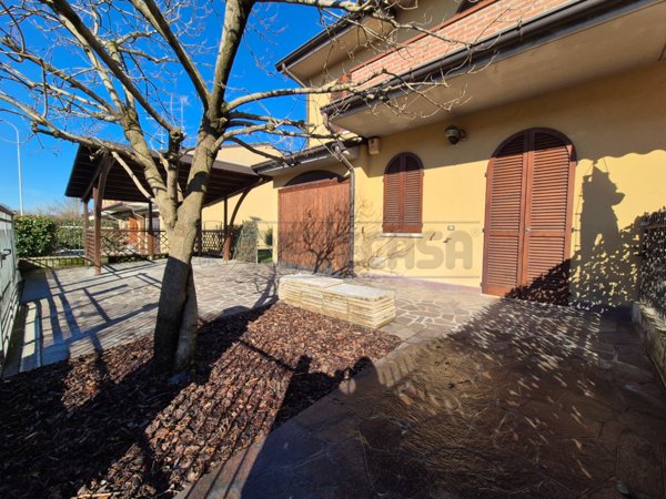 casa indipendente in vendita a Sesto ed Uniti in zona Casanova del Morbasco