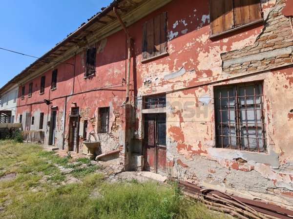 casale in vendita a Sesto ed Uniti