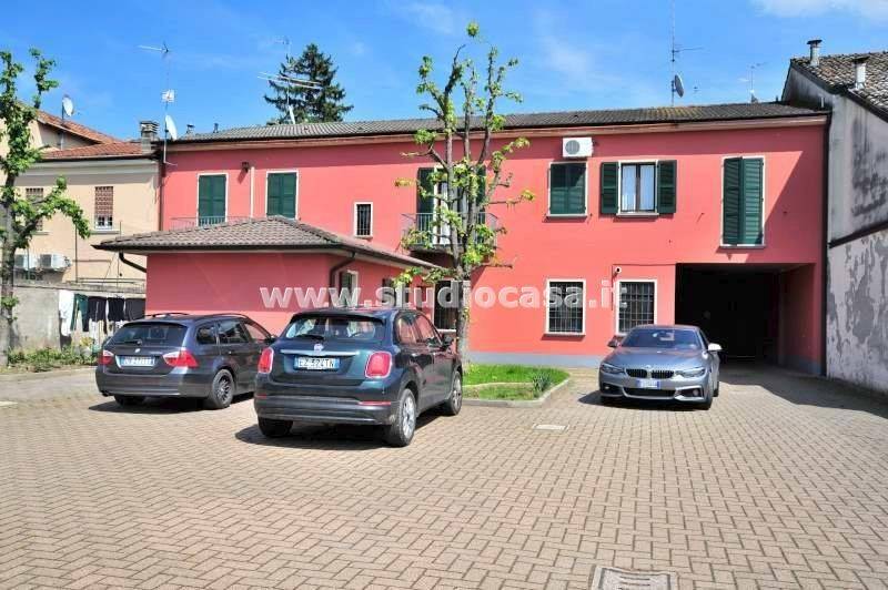 intera palazzina in vendita a Sesto ed Uniti in zona Sesto Cremonese
