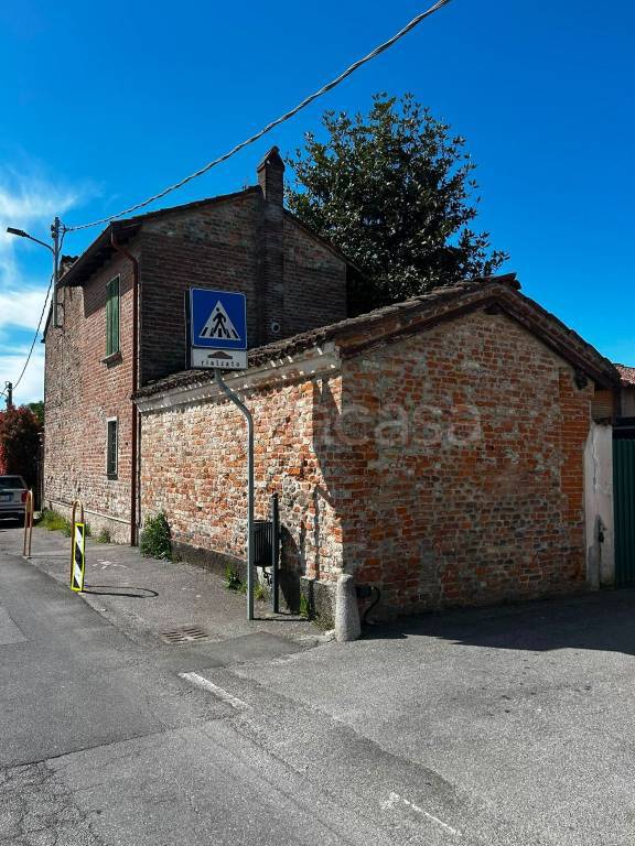 casa indipendente in vendita a Sesto ed Uniti in zona Casanova del Morbasco