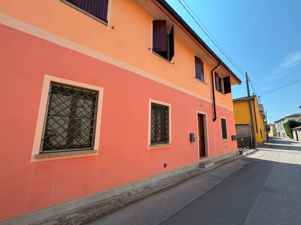 appartamento in vendita a Sesto ed Uniti in zona Sesto Cremonese