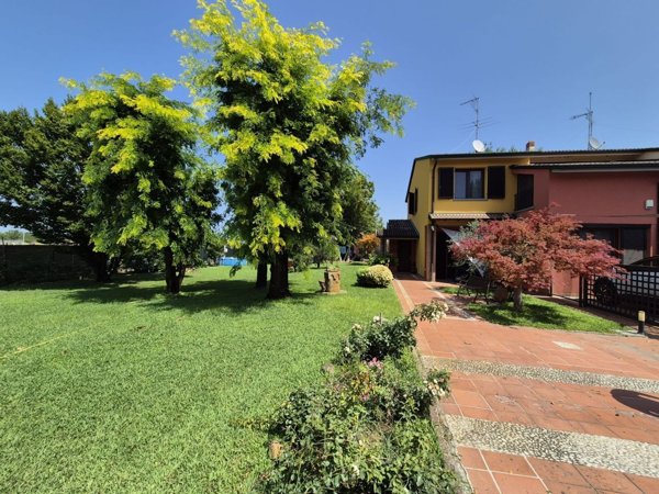 casa indipendente in vendita a Sesto ed Uniti in zona Casanova del Morbasco