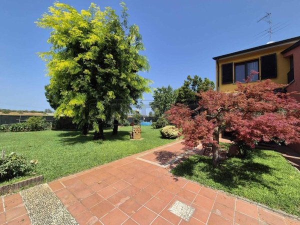 casa indipendente in vendita a Sesto ed Uniti in zona Casanova del Morbasco
