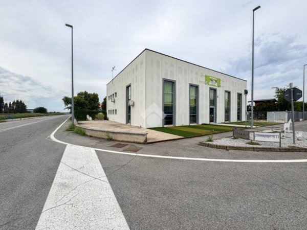 locale commerciale in vendita a Soncino