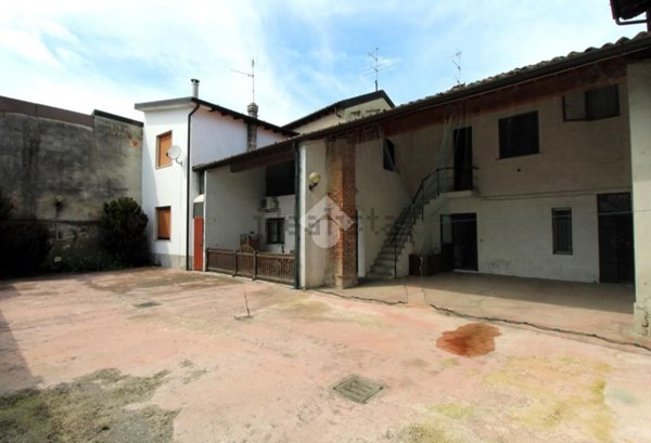 casa indipendente in vendita a Soncino in zona Gallignano