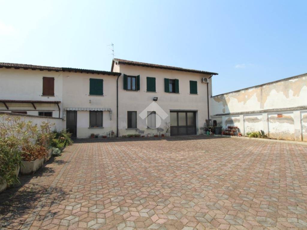 casa indipendente in vendita a Soncino in zona Gallignano
