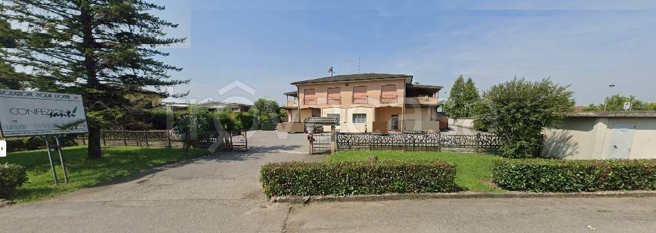 locale commerciale in vendita a Soncino