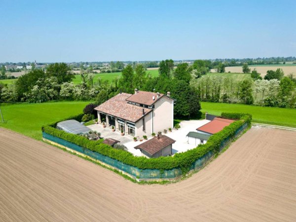 casale in vendita a Soncino in zona Villacampagna