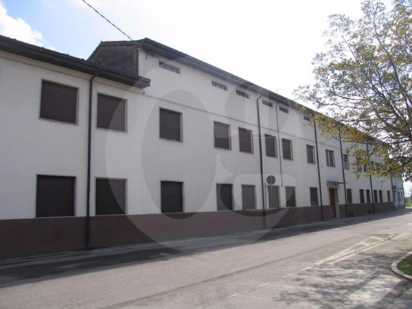 locale commerciale in vendita a Soncino