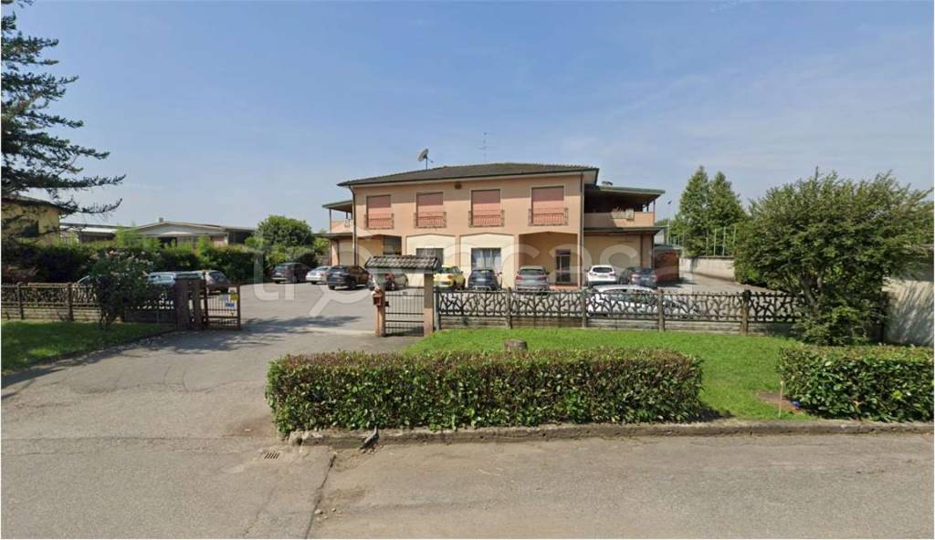 locale commerciale in vendita a Soncino in zona Gallignano