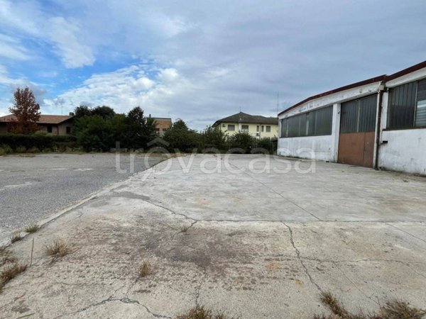 locale commerciale in vendita a Soncino