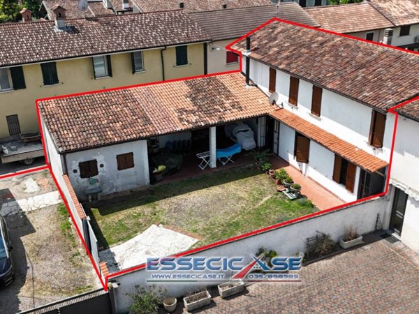 casa indipendente in vendita a Soncino in zona Gallignano