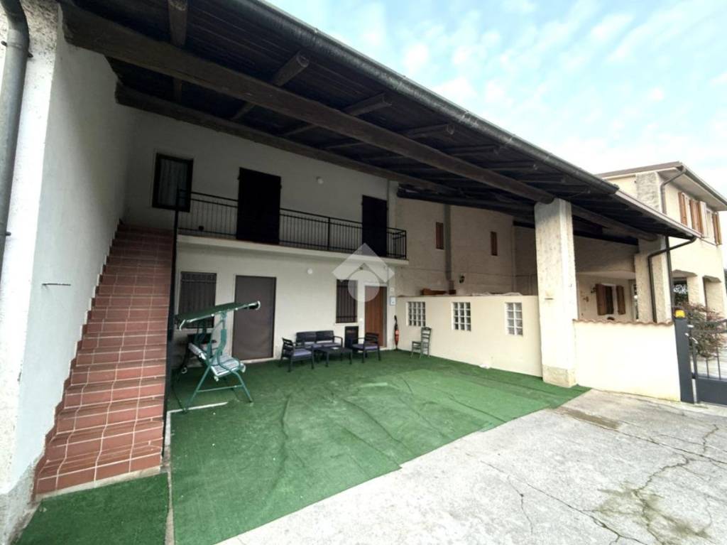 casa indipendente in vendita a Soncino in zona Gallignano
