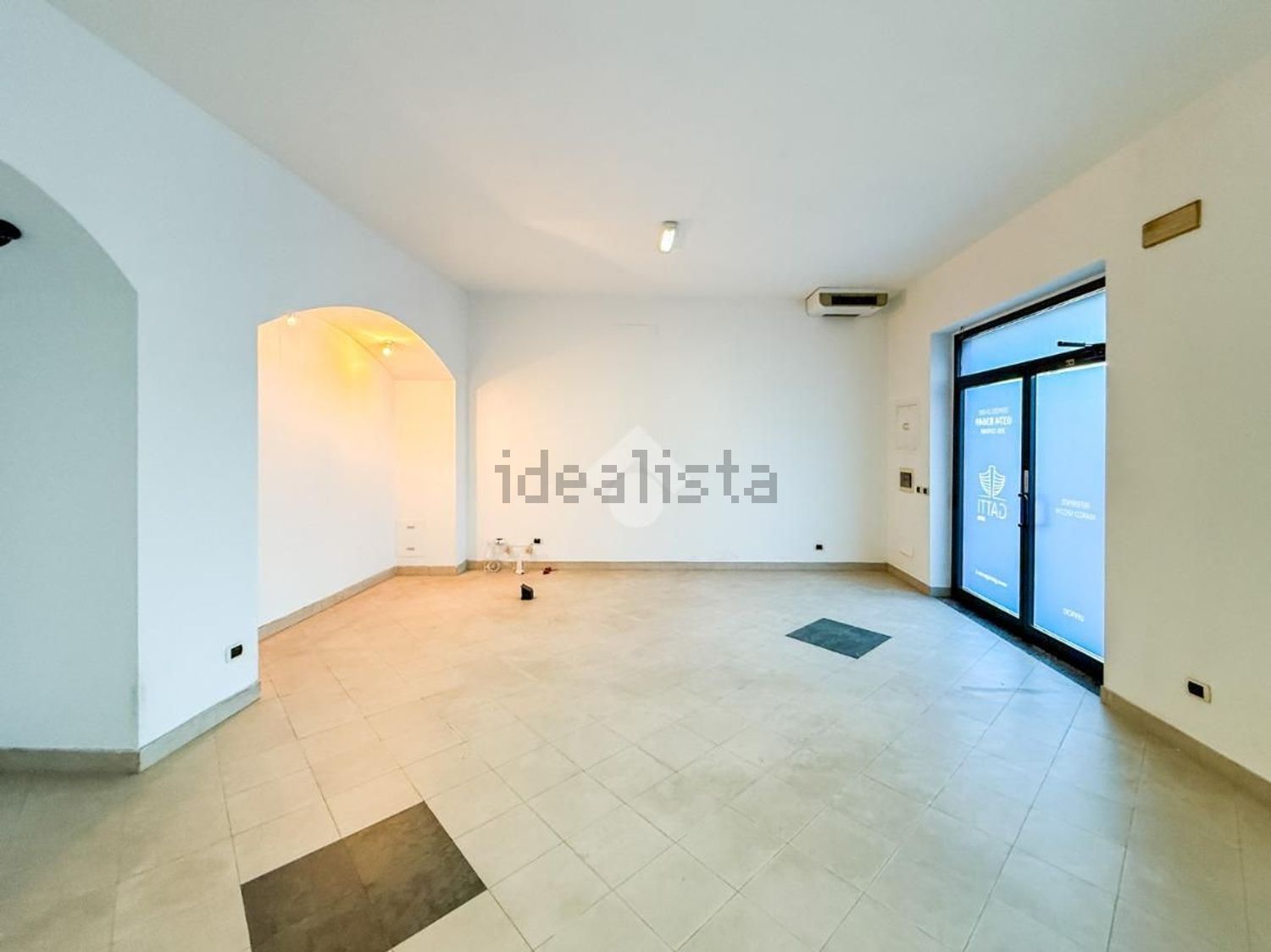 locale commerciale in vendita a Soncino