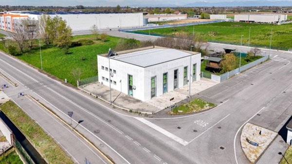 locale commerciale in vendita a Soncino