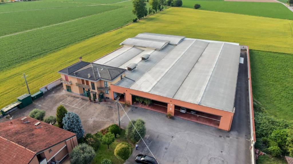 capannone in vendita a Soncino in zona Gallignano
