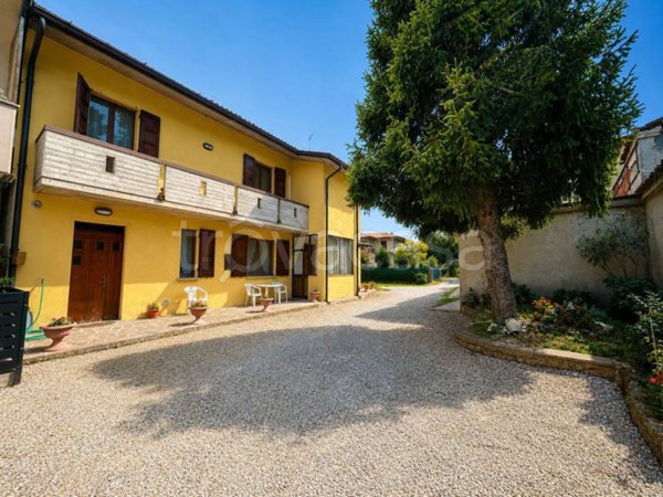 casa indipendente in vendita a Soncino in zona Gallignano