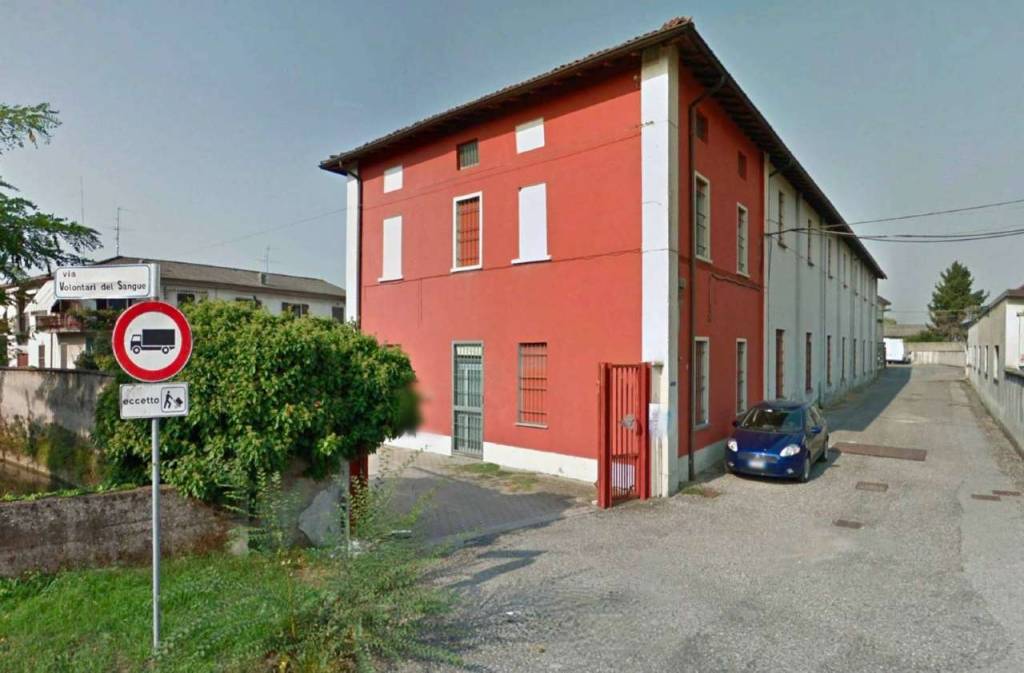 locale commerciale in vendita a Soresina