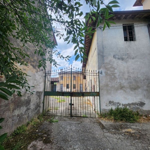 casa indipendente in vendita a Soresina in zona Ariadello