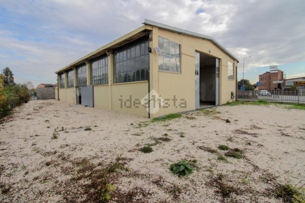 capannone in vendita a Soresina