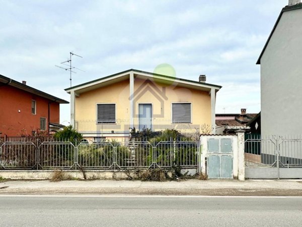 casa indipendente in vendita a Soresina
