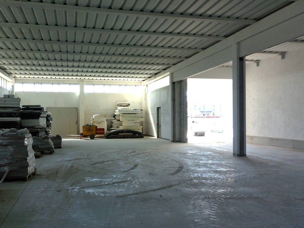 locale commerciale in vendita a Soresina