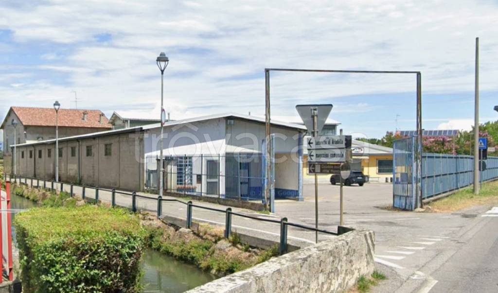 locale commerciale in vendita a Soresina