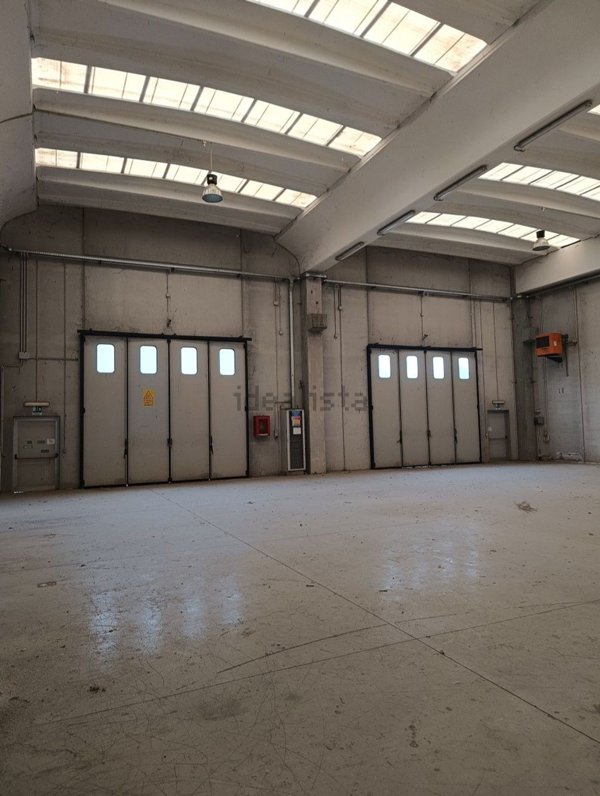 locale di sgombero in vendita a Soresina