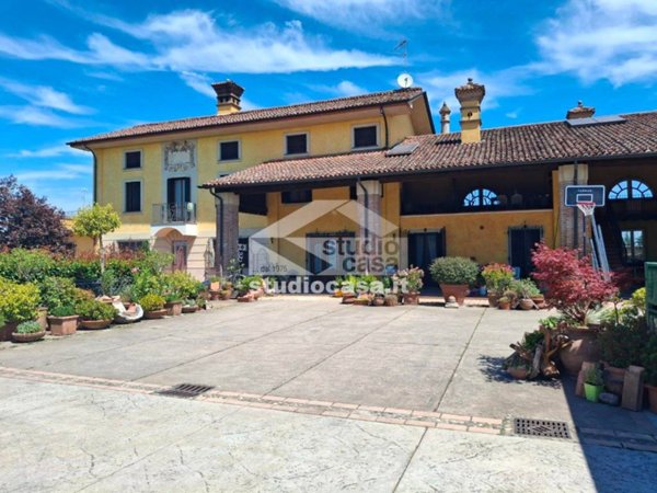 casa indipendente in vendita a Soresina in zona Olzano