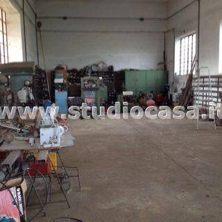 locale commerciale in vendita a Sospiro