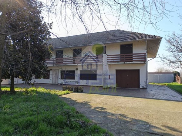 casa indipendente in vendita a Sospiro