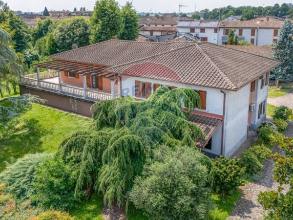 casa indipendente in vendita a Sospiro