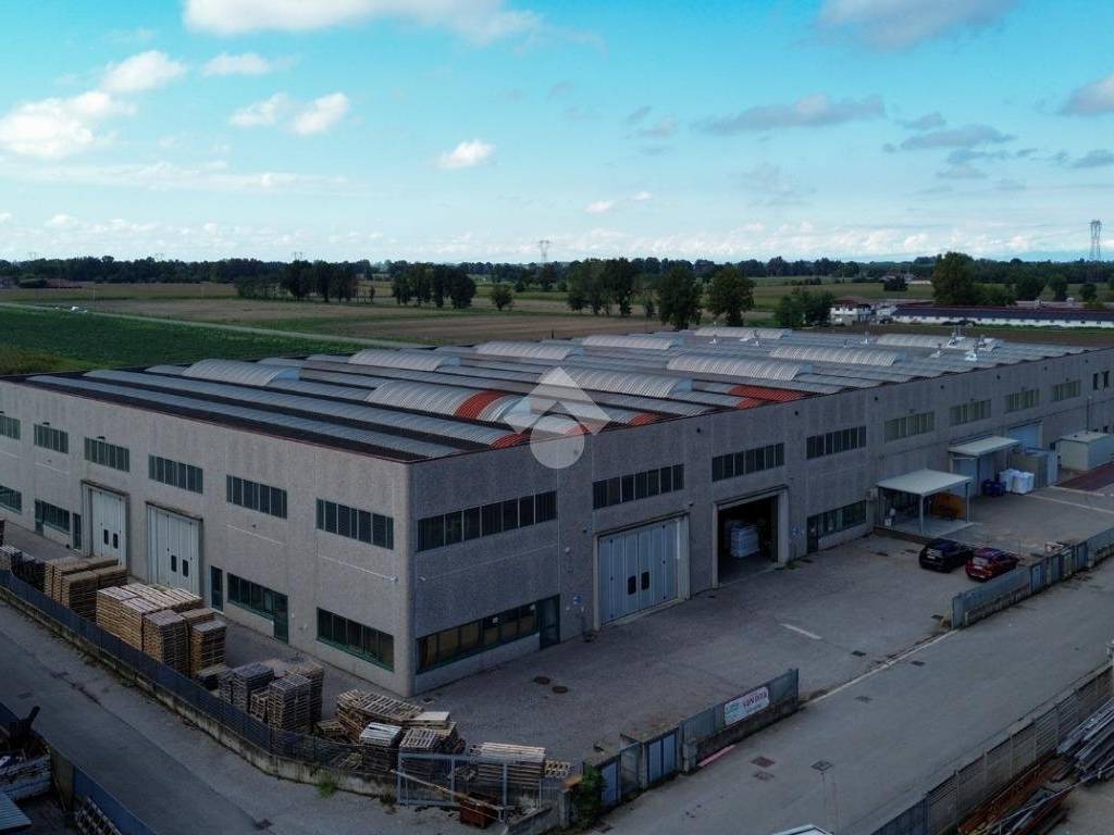 locale commerciale in vendita a Sospiro