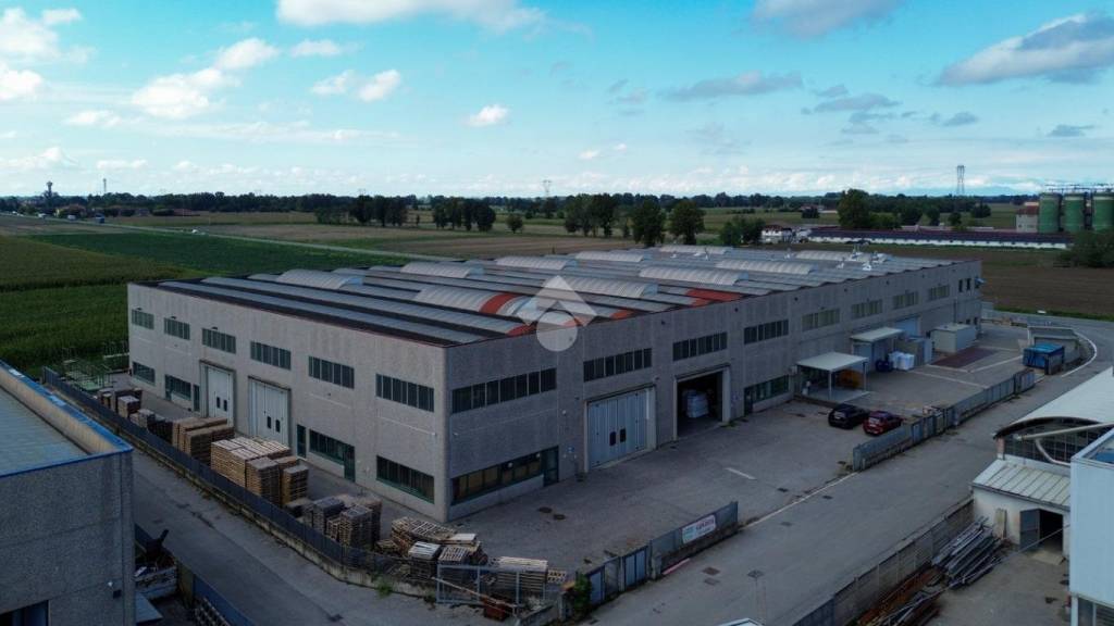 locale commerciale in vendita a Sospiro