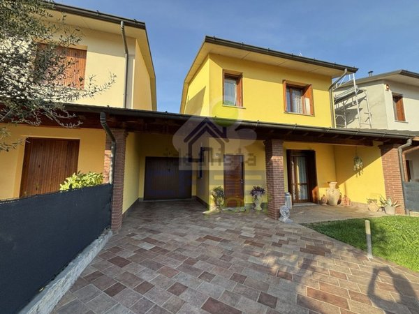 casa indipendente in vendita a Sospiro