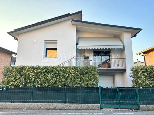 casa indipendente in vendita a Sospiro