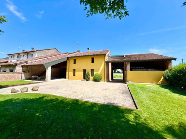 casa indipendente in vendita a Sospiro in zona San Salvatore