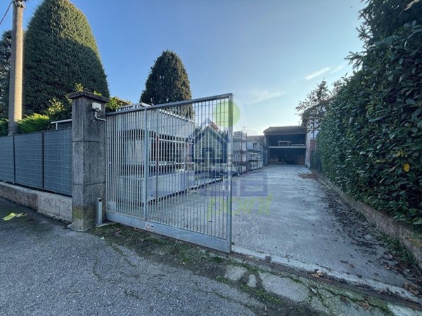 locale di sgombero in vendita a Sospiro