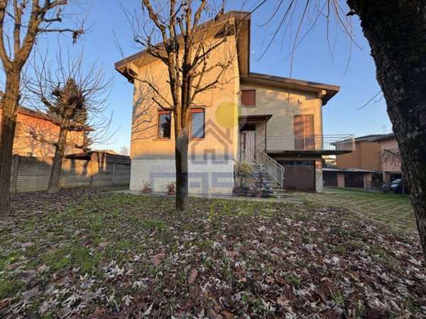 casa indipendente in vendita a Sospiro