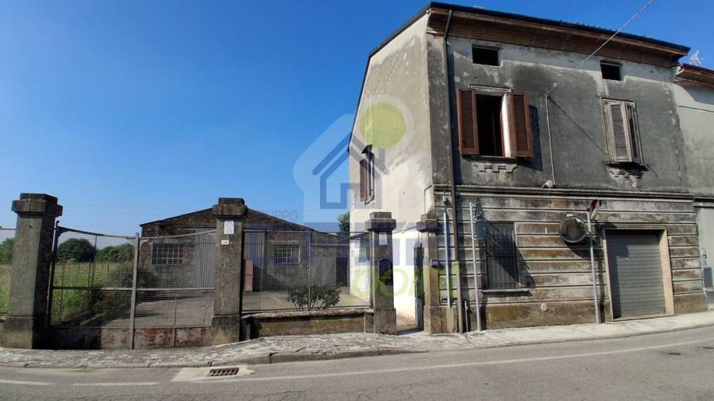 casa indipendente in vendita a Sospiro in zona San Salvatore