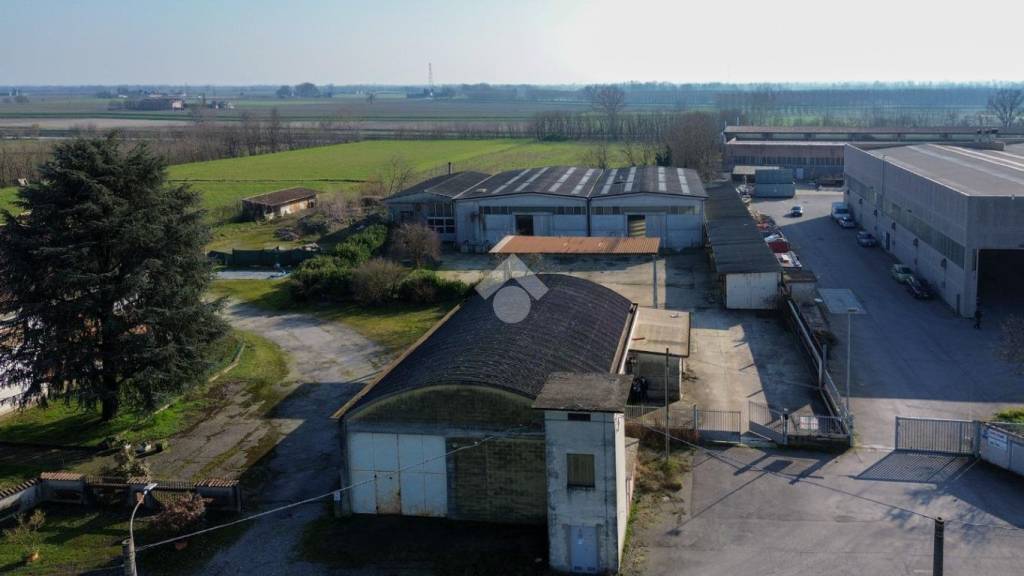 locale commerciale in vendita a Spinadesco