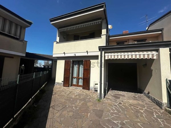 casa indipendente in vendita a Spinadesco