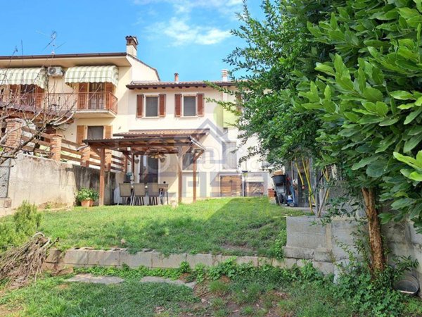 casa indipendente in vendita a Spinadesco