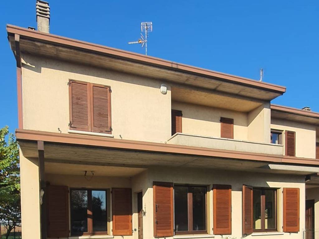 casa indipendente in vendita a Spinadesco