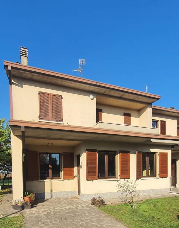 casa indipendente in vendita a Spinadesco