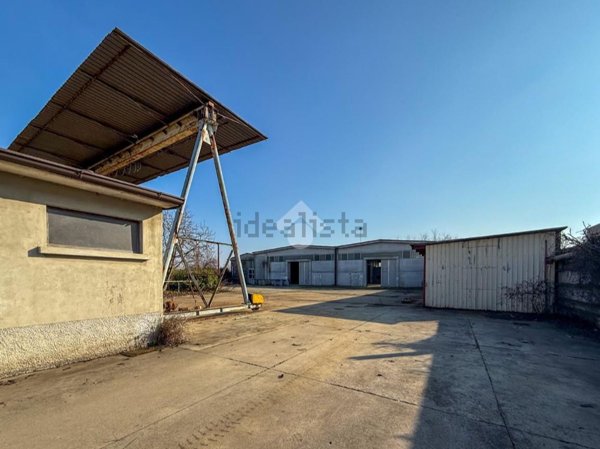 capannone in vendita a Spinadesco