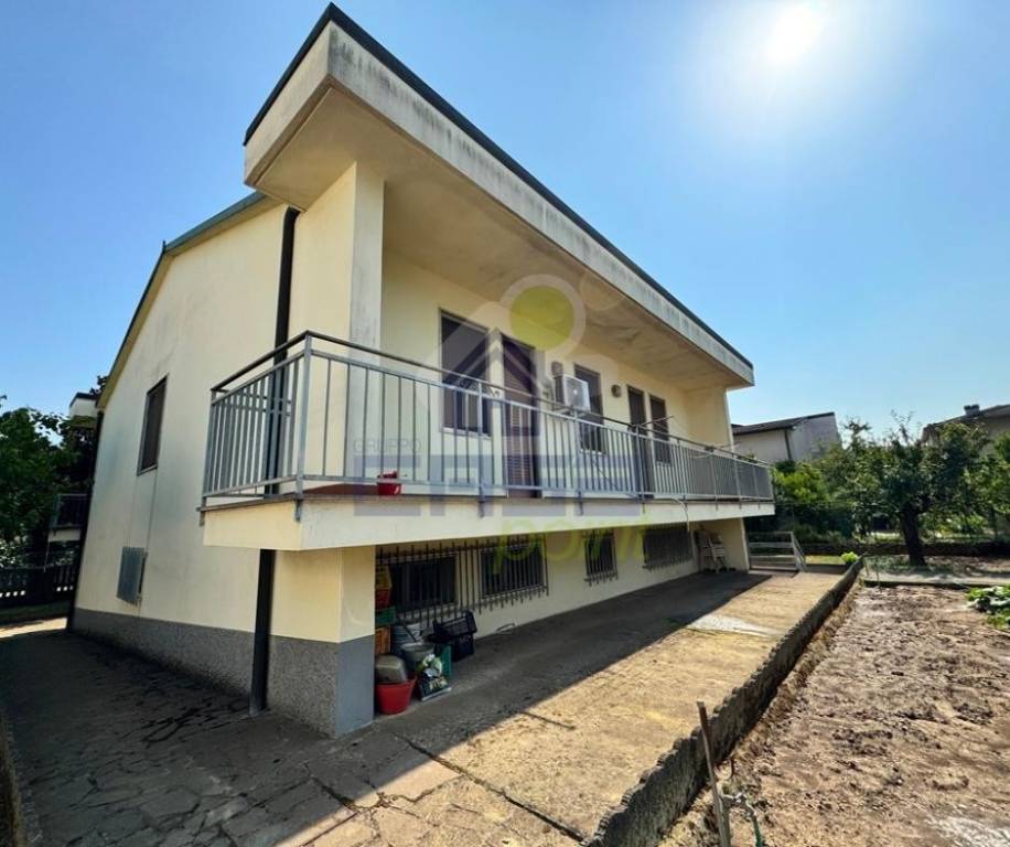 casa indipendente in vendita a Spinadesco