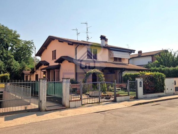 casa indipendente in vendita a Spinadesco